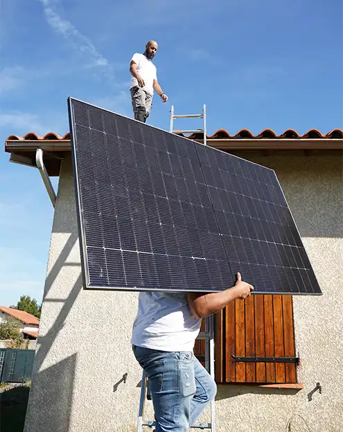 entreprise solaire à Montauban effectuant des travaux d'installation de panneaux solaires